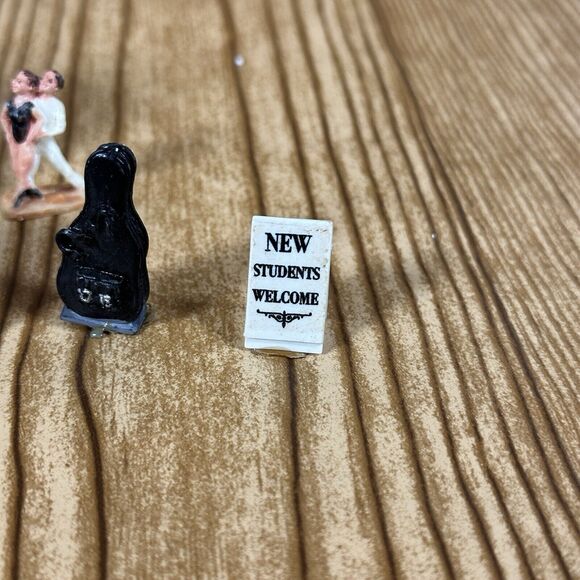 Lemax Village Collection Caddington Village Bradley Academy of Arts Building - Picture 9 of 16